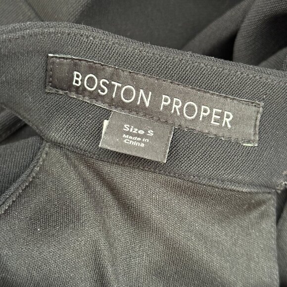 Boston Proper cold-shoulder top with key hole front, short sleeves - Picture 4 of 4